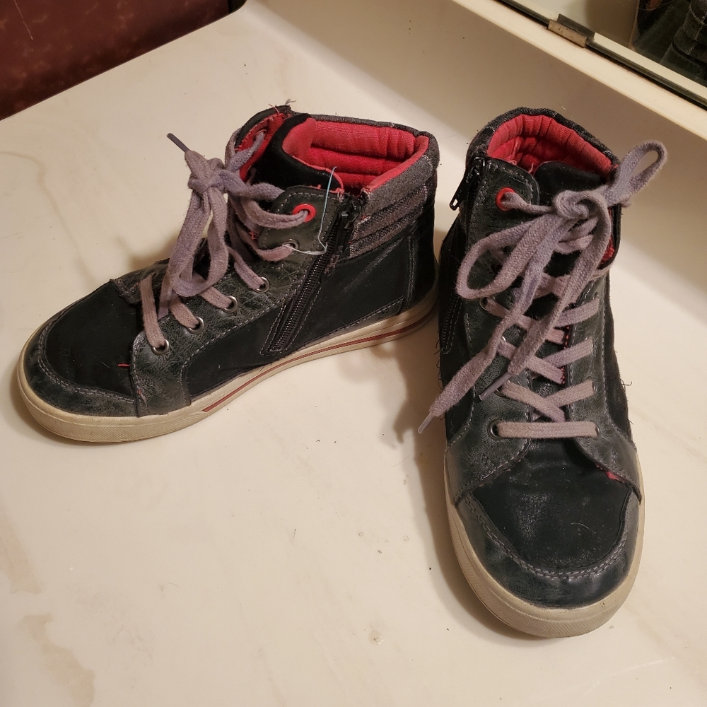 Youth 2M * Black & Red * Zipper Side * Sears Roebuck KAYDEN
